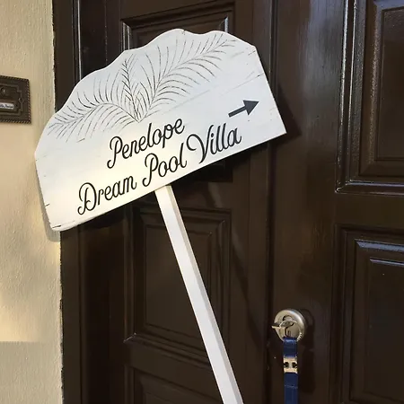 Penelope Dream Pool Minia